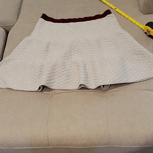 NWT Anthropologie Romeo + Juliet Couture skirt size large. Elastic waist. - Picture 5 of 8